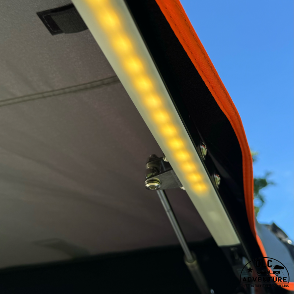 Beleuchtung an der Seitenmarkise des Fahrzeugs